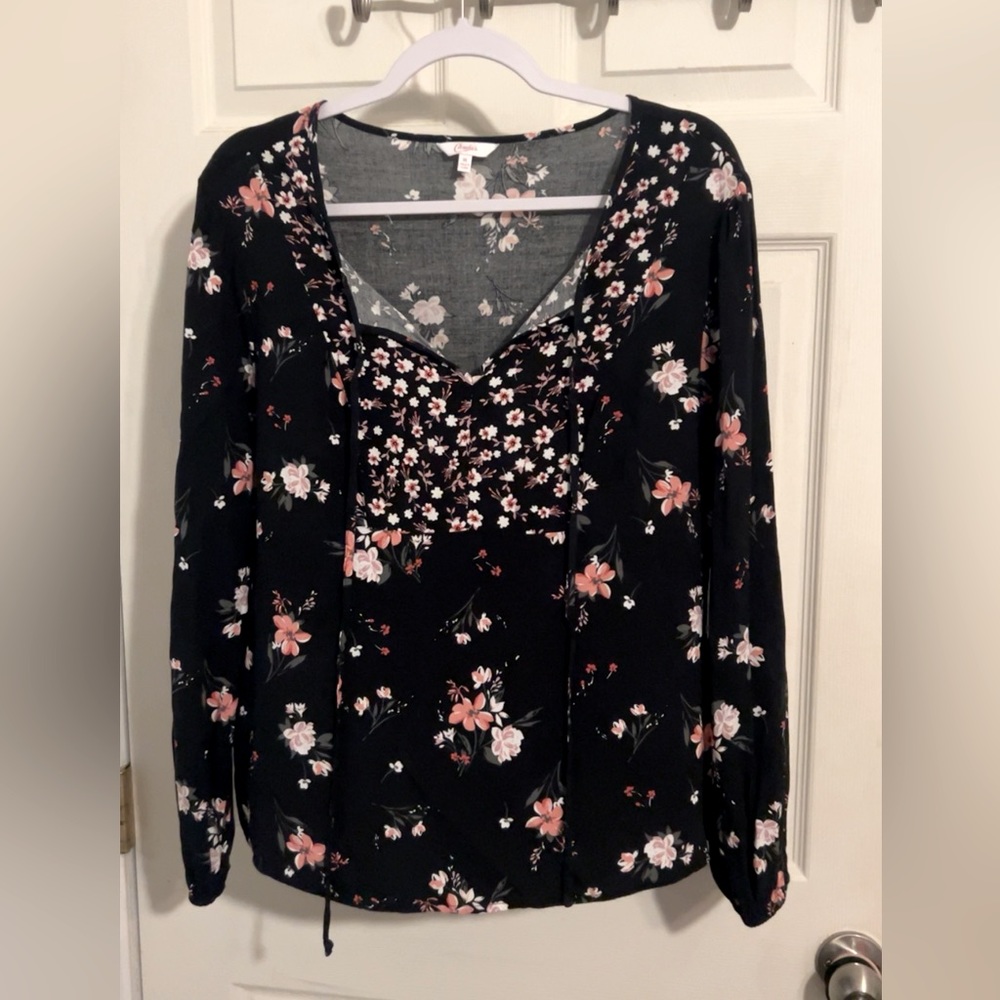 Womens’s long sleeve back and floral blouse (xl)